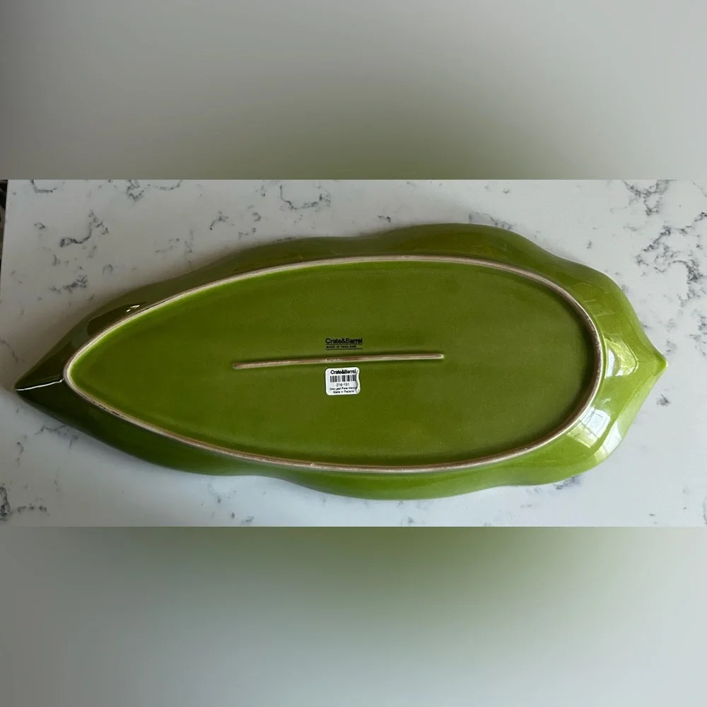 Crate & Barrel Vintage Dew Leaf Plate Medium.